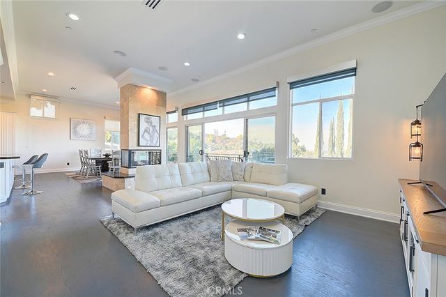 3952 Oakfield Drive, Sherman Oaks, CA 91423