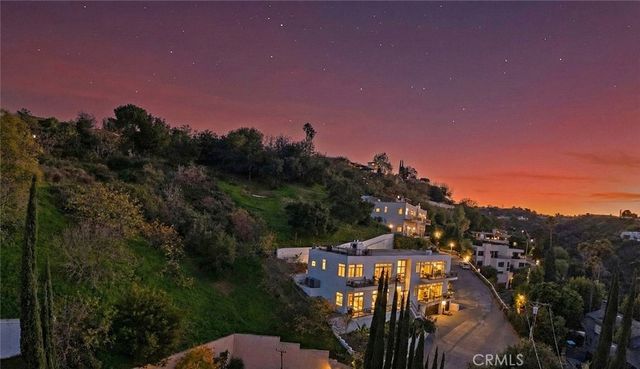 3952 Oakfield Drive, Sherman Oaks, CA 91423