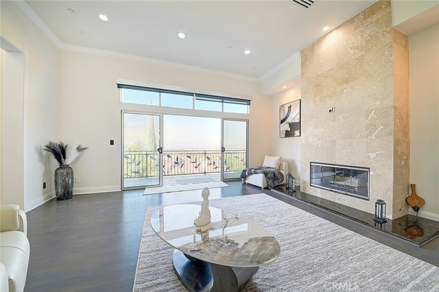 3952 Oakfield Drive, Sherman Oaks, CA 91423