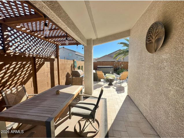 11821 W DOS RIOS Drive, Sun City, AZ 85373