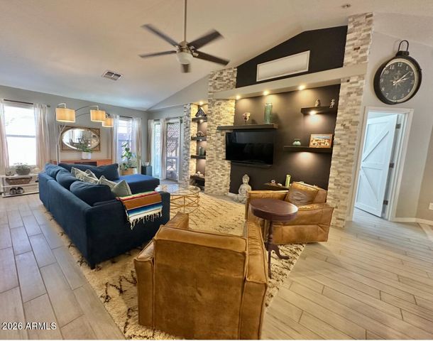 11821 W DOS RIOS Drive, Sun City, AZ 85373