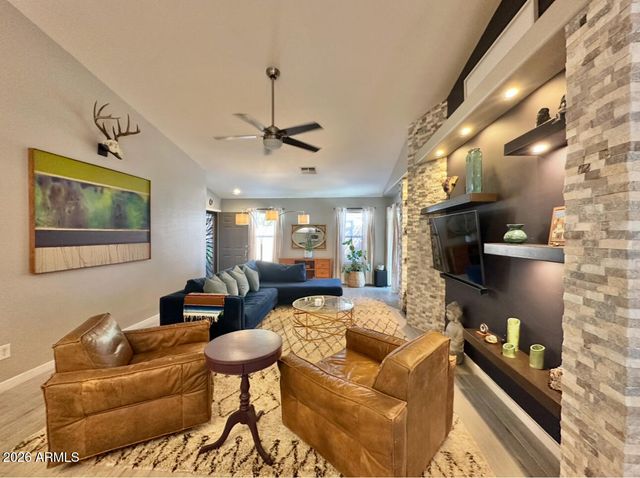 11821 W DOS RIOS Drive, Sun City, AZ 85373