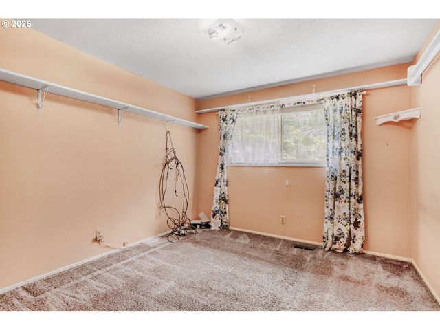 9924 Se NANCY Ct, Happy Valley, OR 97086