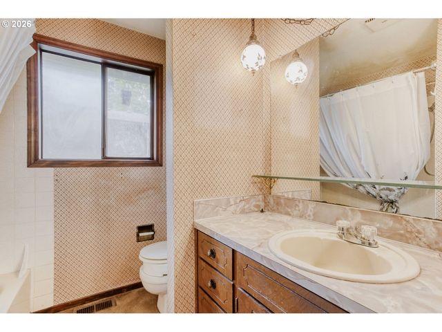 9924 Se NANCY Ct, Happy Valley, OR 97086