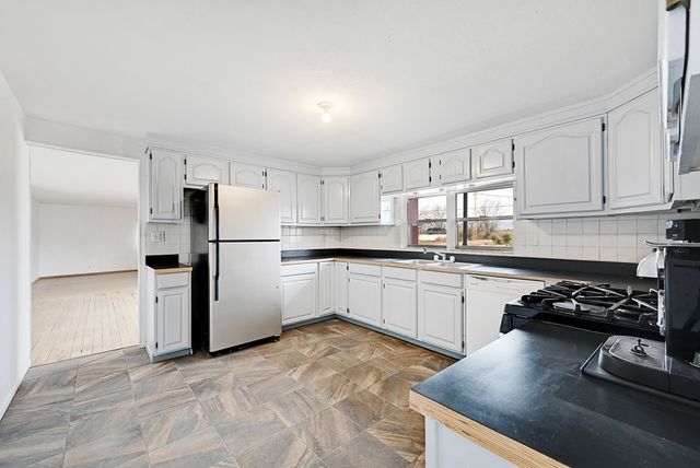 1011 W Washington St, Marfa, TX 79843