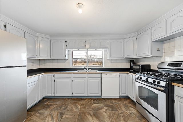 1011 W Washington St, Marfa, TX 79843