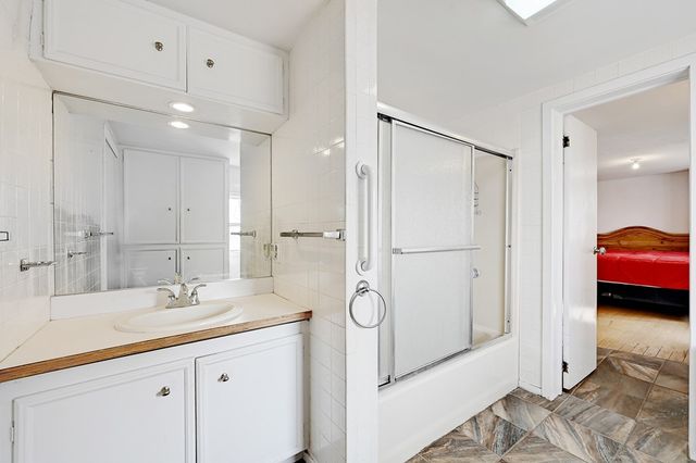 1011 W Washington St, Marfa, TX 79843