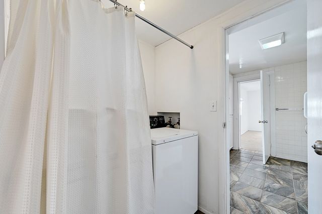 1011 W Washington St, Marfa, TX 79843