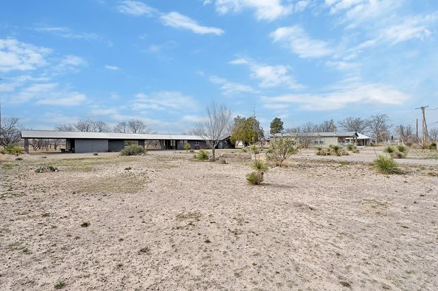 1011 W Washington St, Marfa, TX 79843