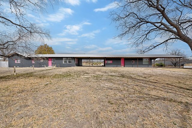 1011 W Washington St, Marfa, TX 79843