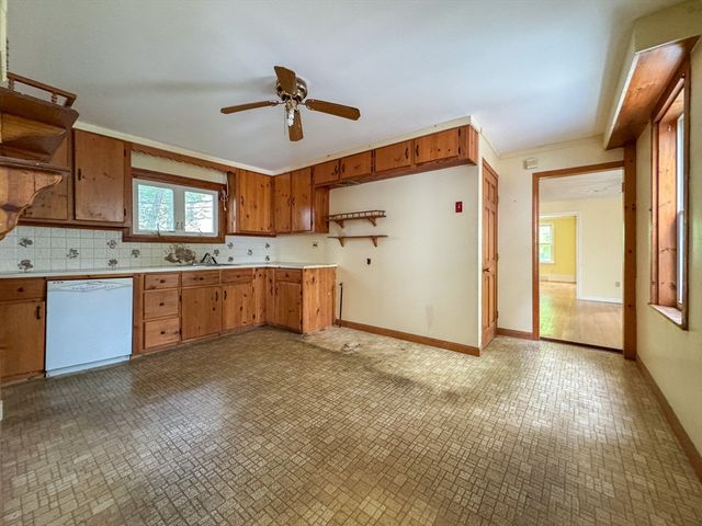 286 West St, Leominster, MA 01453