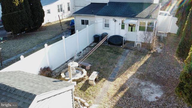 324 WALNUT ST, Catasauqua, PA 18032