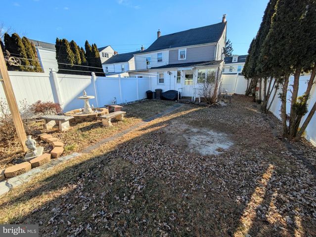 324 WALNUT ST, Catasauqua, PA 18032