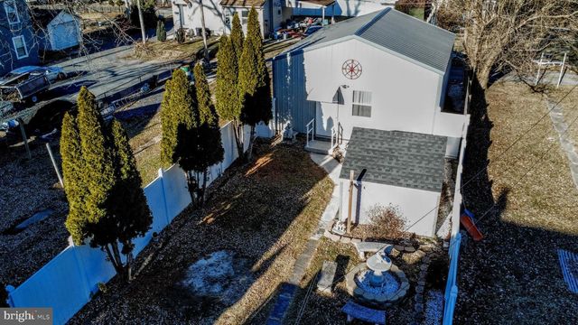 324 WALNUT ST, Catasauqua, PA 18032