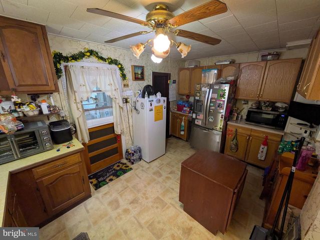 324 WALNUT ST, Catasauqua, PA 18032