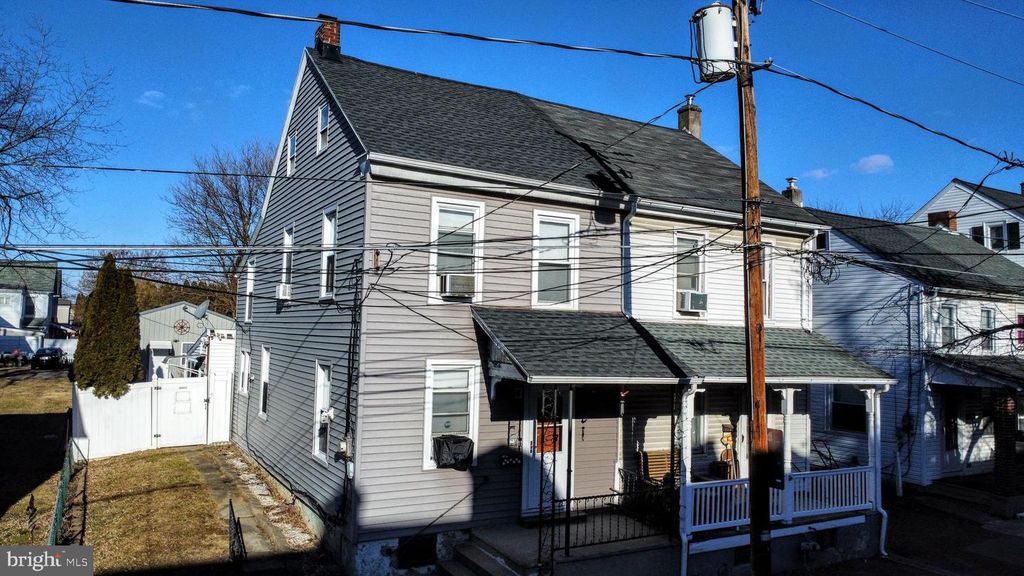 324 WALNUT ST, Catasauqua, PA 18032