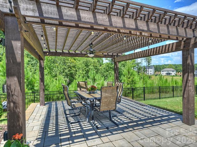 19214 Hawk Haven Lane, Charlotte, NC 28278