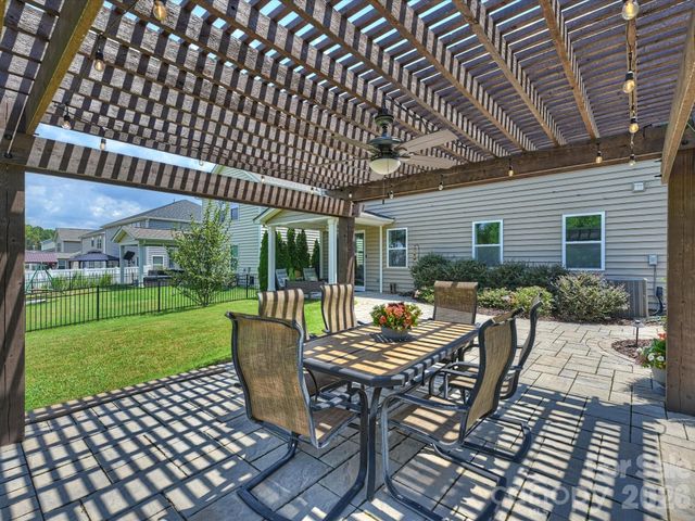 19214 Hawk Haven Lane, Charlotte, NC 28278