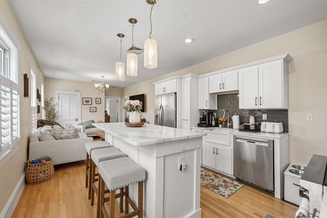285 Neponset Ave PH, Boston, MA 02122