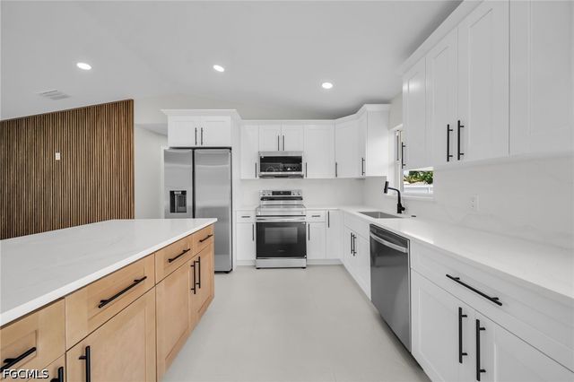 315 SE 7th PL, Cape Coral, FL 33990