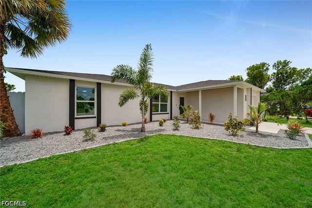 315 SE 7th PL, Cape Coral, FL 33990