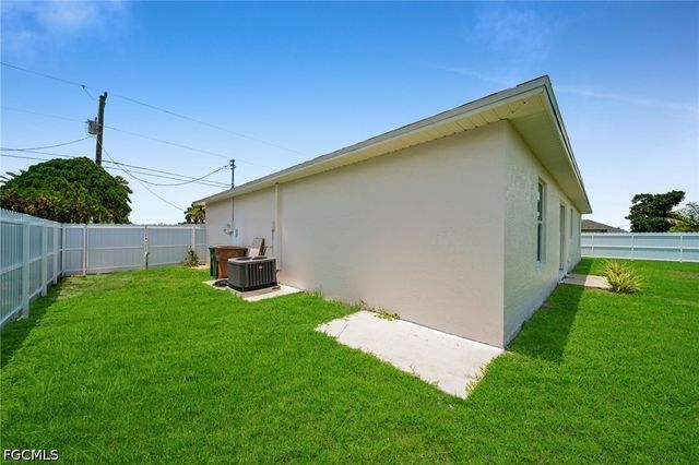 315 SE 7th PL, Cape Coral, FL 33990