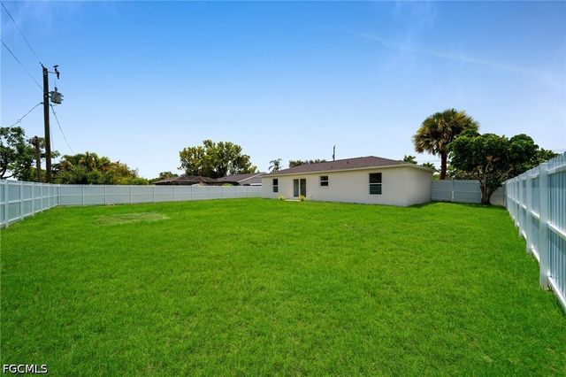 315 SE 7th PL, Cape Coral, FL 33990