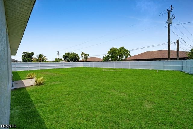 315 SE 7th PL, Cape Coral, FL 33990
