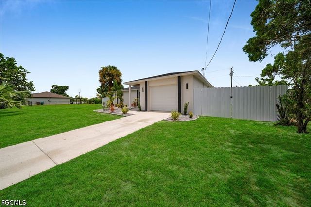 315 SE 7th PL, Cape Coral, FL 33990
