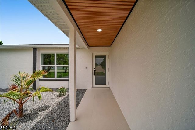 315 SE 7th PL, Cape Coral, FL 33990