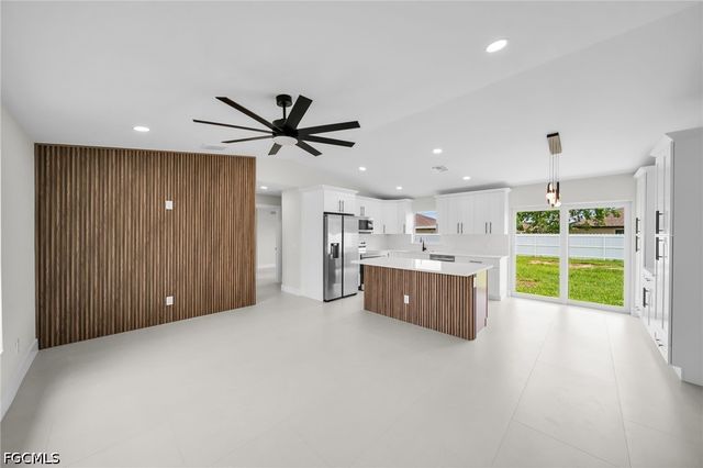 315 SE 7th PL, Cape Coral, FL 33990
