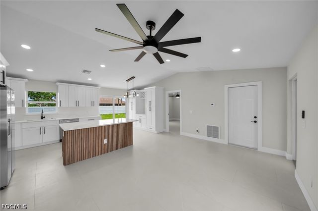 315 SE 7th PL, Cape Coral, FL 33990