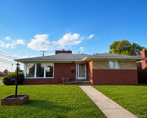 16009 Bell Avenue, Eastpointe, MI 48021