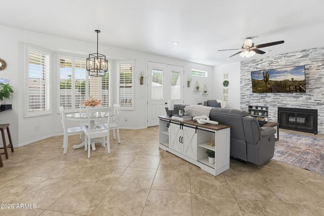 13 W SILVERWOOD Drive, Phoenix, AZ 85045