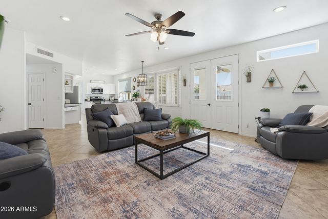 13 W SILVERWOOD Drive, Phoenix, AZ 85045