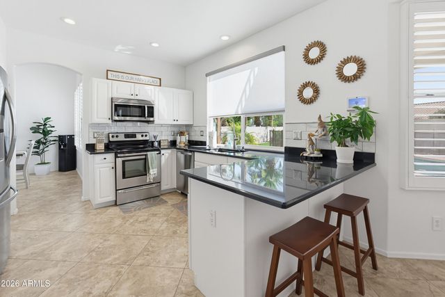 13 W SILVERWOOD Drive, Phoenix, AZ 85045