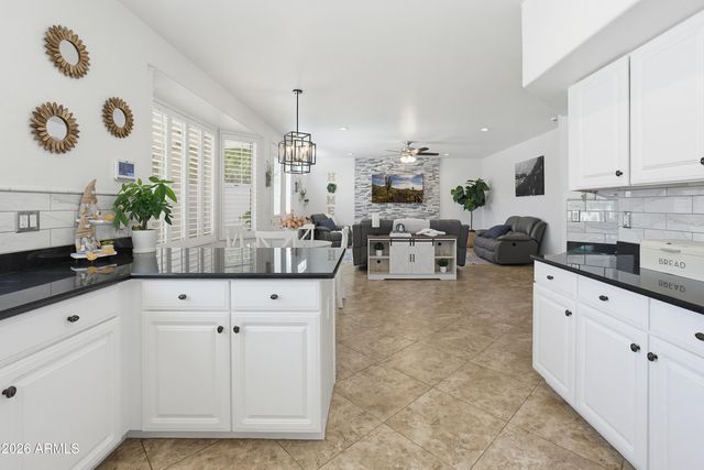 13 W SILVERWOOD Drive, Phoenix, AZ 85045