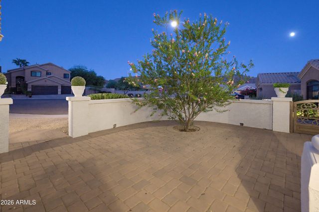13 W SILVERWOOD Drive, Phoenix, AZ 85045