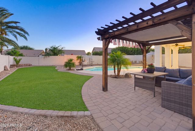 13 W SILVERWOOD Drive, Phoenix, AZ 85045