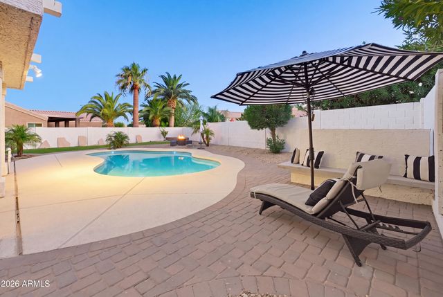 13 W SILVERWOOD Drive, Phoenix, AZ 85045