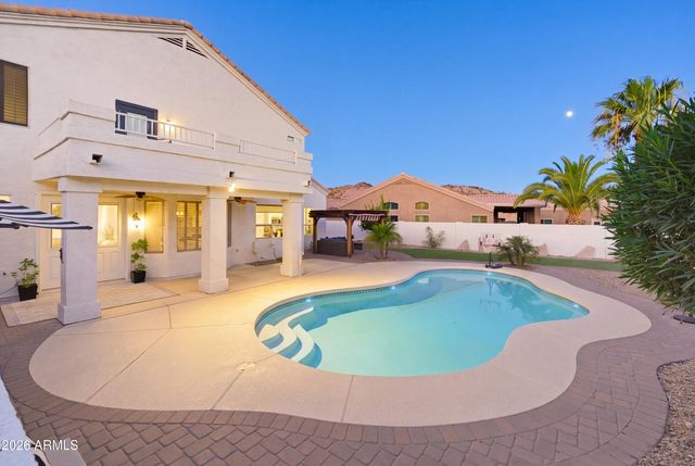 13 W SILVERWOOD Drive, Phoenix, AZ 85045