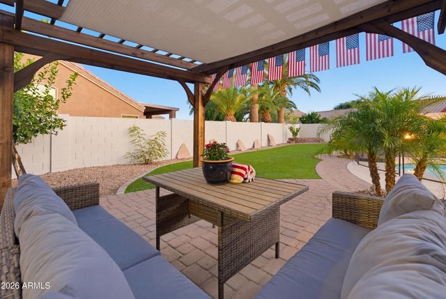 13 W SILVERWOOD Drive, Phoenix, AZ 85045