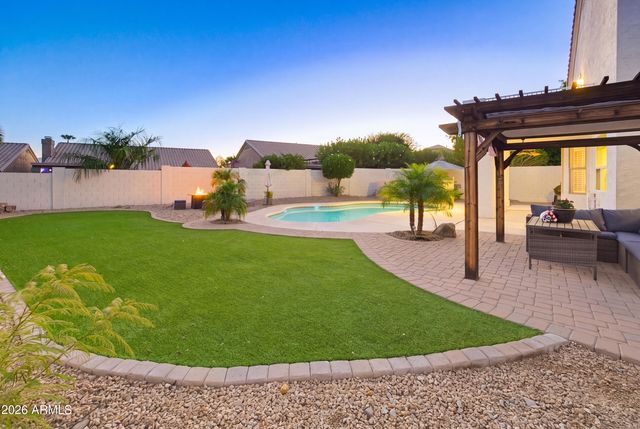 13 W SILVERWOOD Drive, Phoenix, AZ 85045