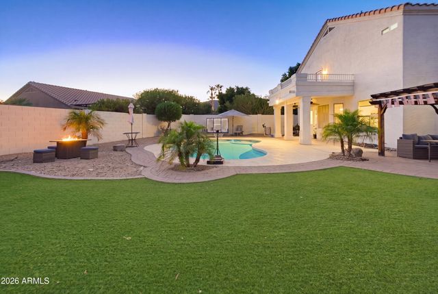 13 W SILVERWOOD Drive, Phoenix, AZ 85045