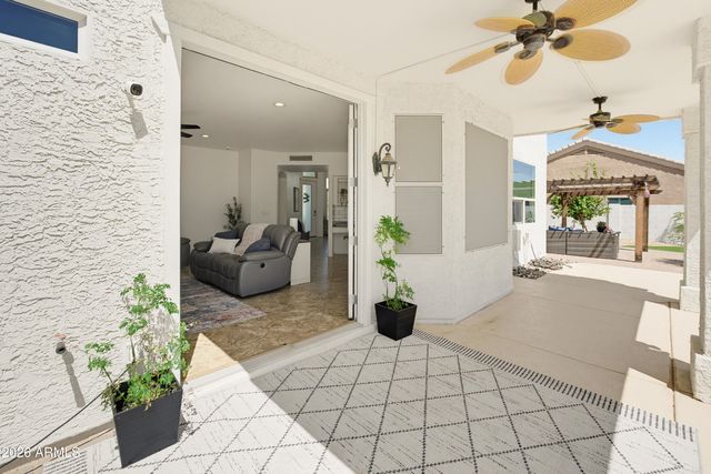 13 W SILVERWOOD Drive, Phoenix, AZ 85045