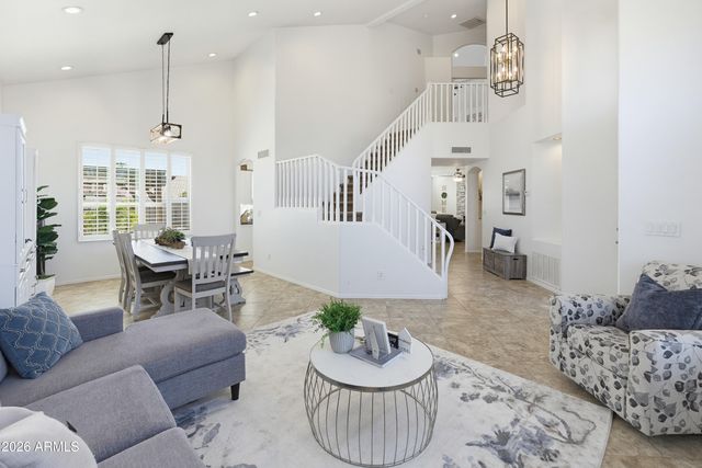 13 W SILVERWOOD Drive, Phoenix, AZ 85045