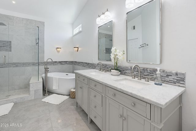 13 W SILVERWOOD Drive, Phoenix, AZ 85045