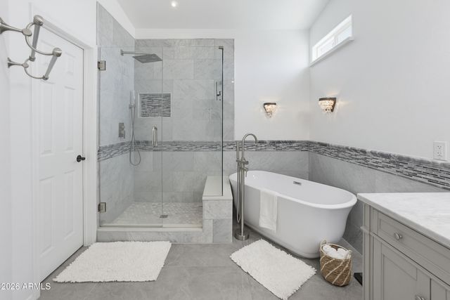 13 W SILVERWOOD Drive, Phoenix, AZ 85045