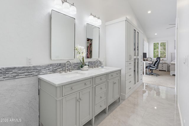 13 W SILVERWOOD Drive, Phoenix, AZ 85045