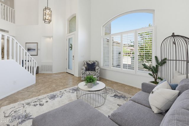 13 W SILVERWOOD Drive, Phoenix, AZ 85045